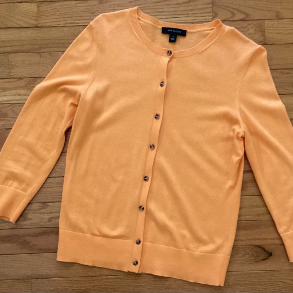 LIKE NEW ANN TAYLOR 3/4 SLEEVE LIGHT CREWNECK COTTON BLEND CARDIGAN - TANGERINE